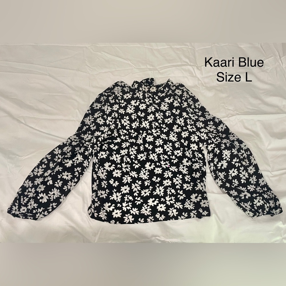 Kaari Blue Black and White Floral Top Women’s Size Large Blouse